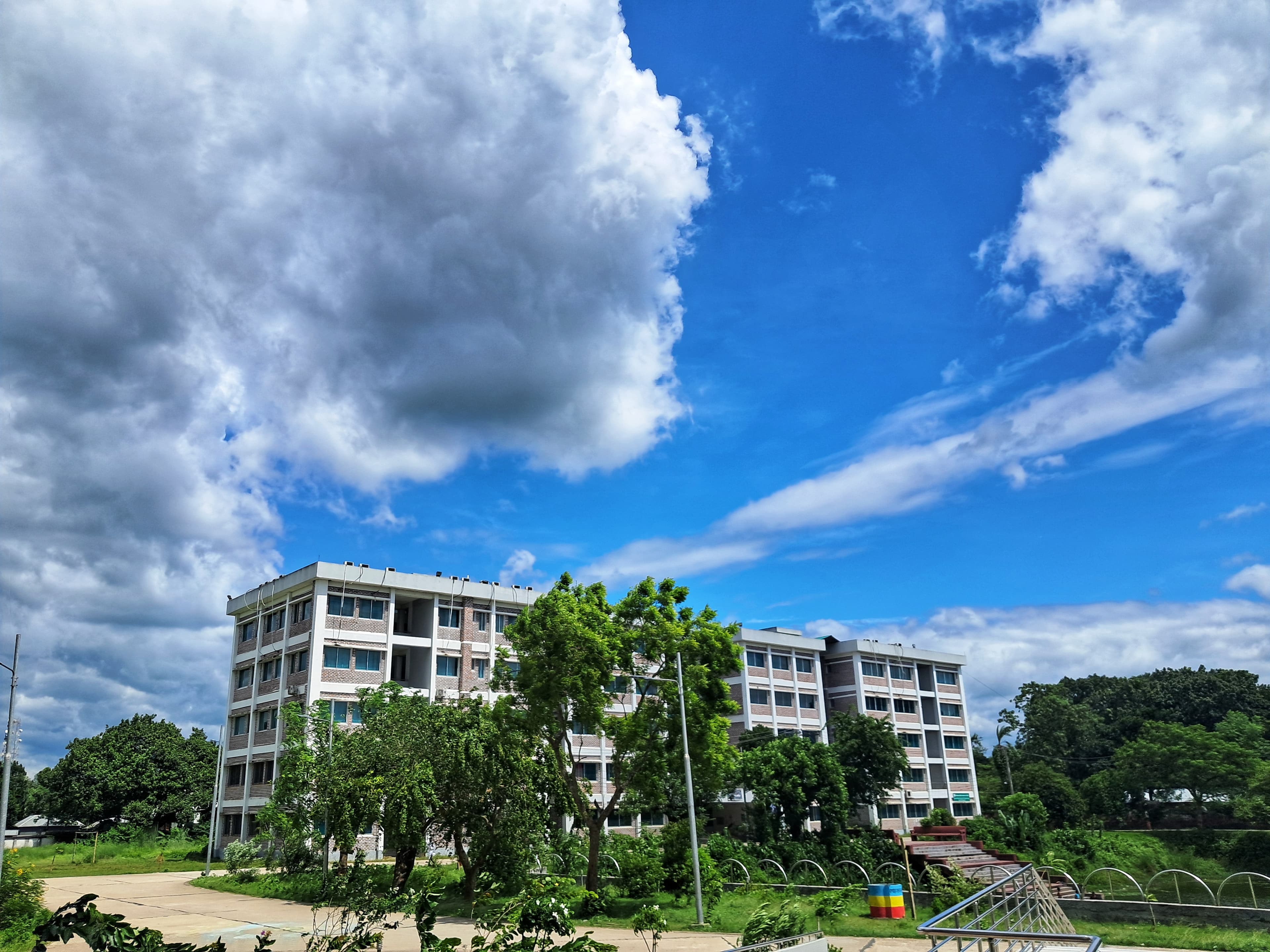 Shahid Osman Hadi Hall campus view 5