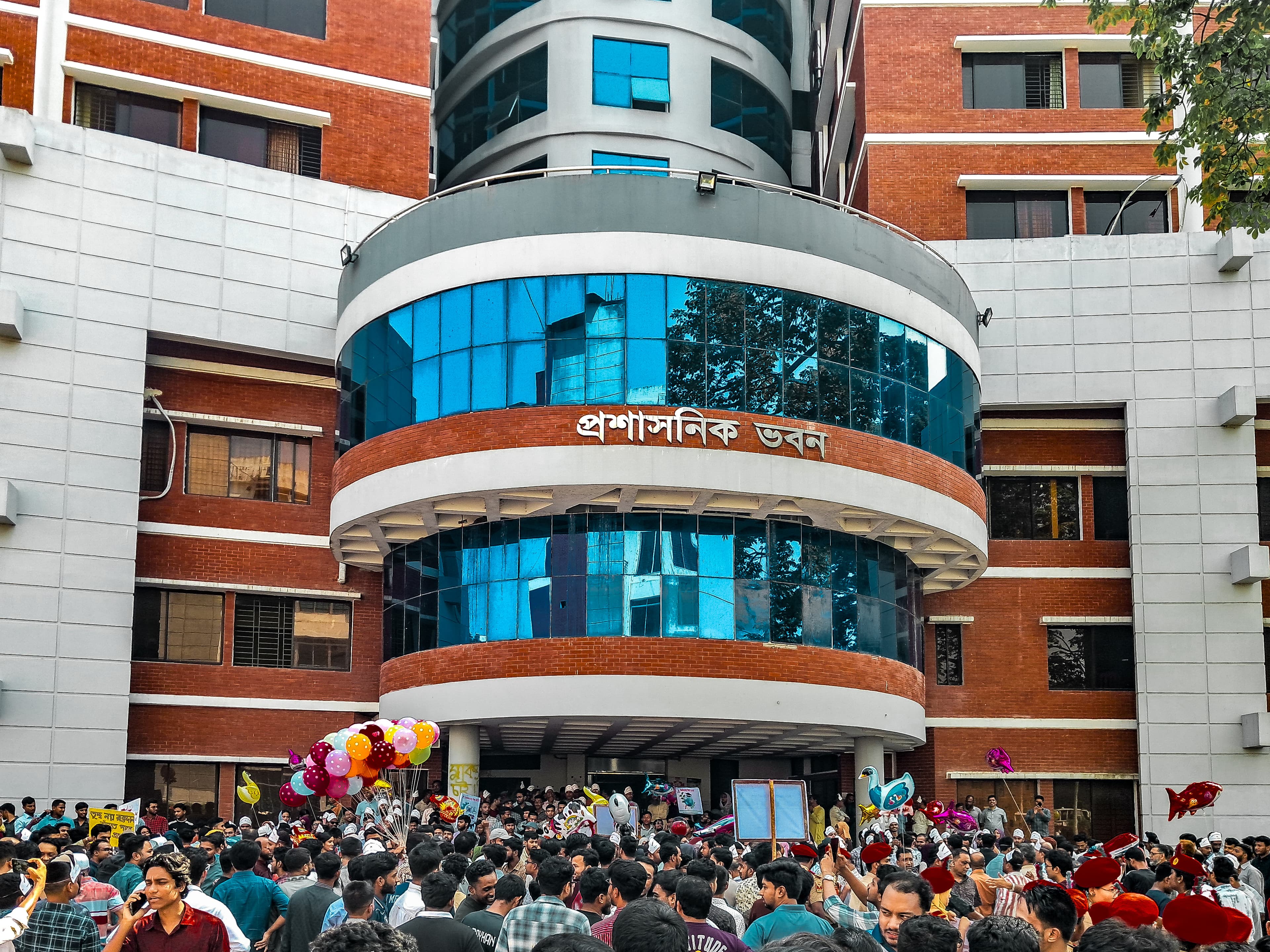 Shahid Osman Hadi Hall campus view 6